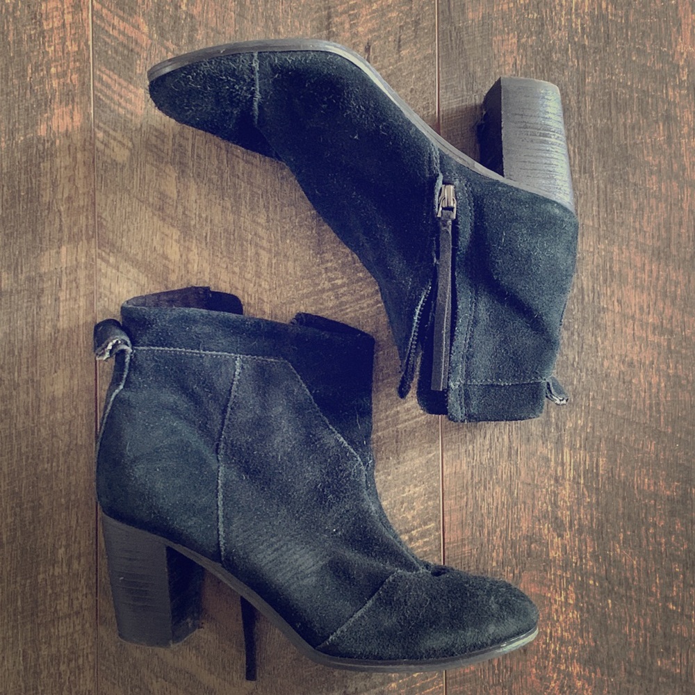 Toms black suede heeled bootie